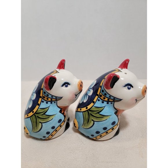 La Barca 2 Piece Salt and Pepper Pig Shakers, New - Picture 1 of 7